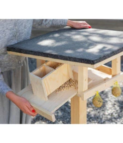 Dehner Natura Futterhaus Karwendel, Natur, Inkl. Ständer, Ca. B84,3/H127,2/T84,3 Cm -Dehner 6622872 6622898 6622906 6622922 WE MO 013 NVHRofanKarwendel